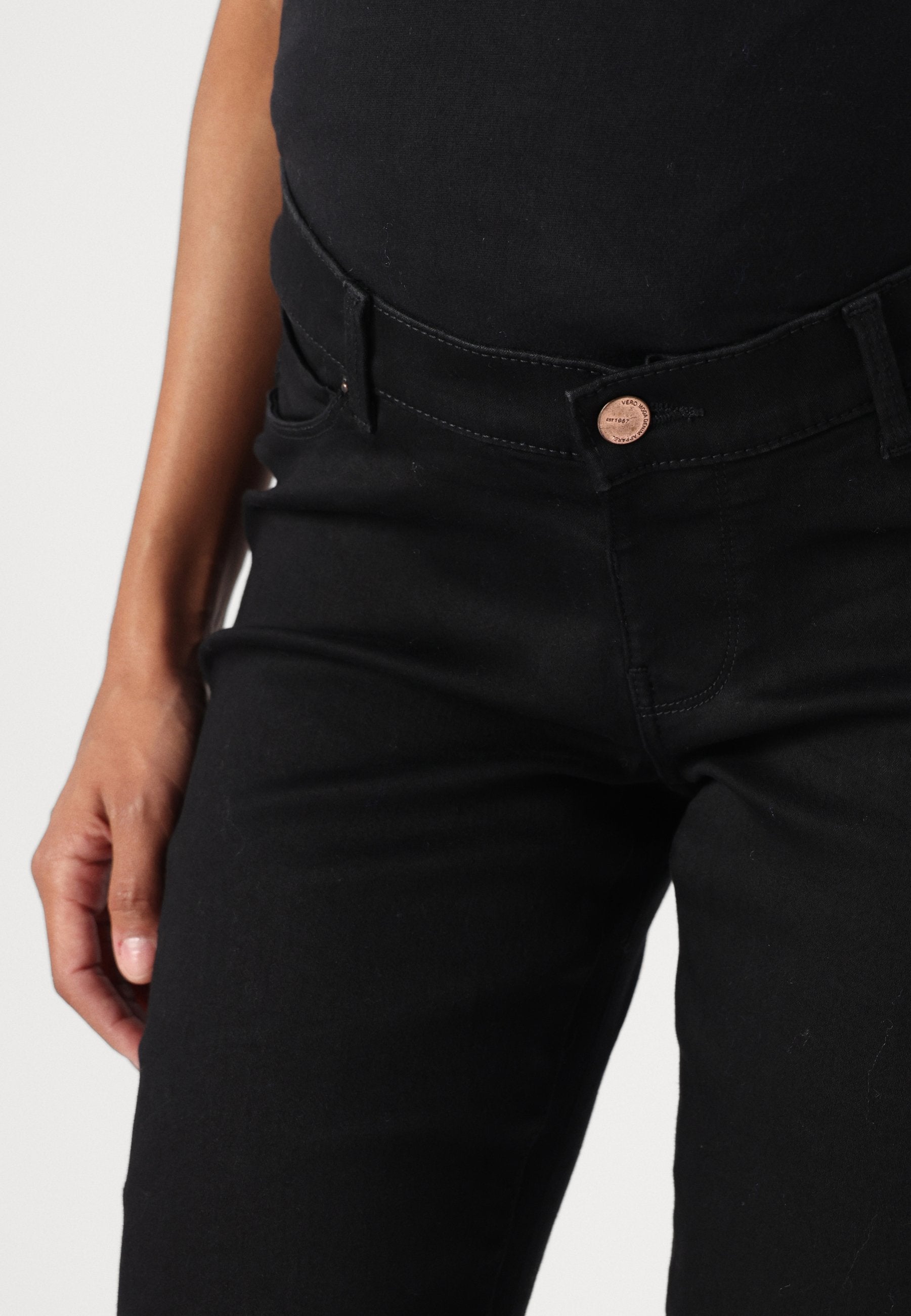 Vero Moda Maternity Skinny fit maternity Zip detail at leg opening