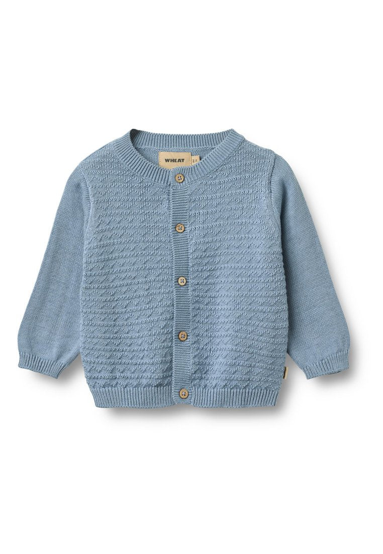 Hellblauer Strickcardigan mit Rundhalsausschnitt, sieben Knöpfen, strukturiertem Muster sowie gerippten Bündchen und Saum. Baumwollmischgewebe.