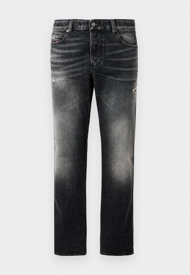 Schwarze Jeans mit einem verblassten Finish und verwaschenen Akzenten, klassisches Fünf-Taschen-Design und Reißverschluss. Hergestellt aus Denim-Stoff.