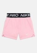 Rosa Sportshorts mit einem schwarzen elastischen Bund, auf dem "NIKE PRO" in Weiß steht. Mit Seitentaschen und einem kleinen weißen Nike-Logo.