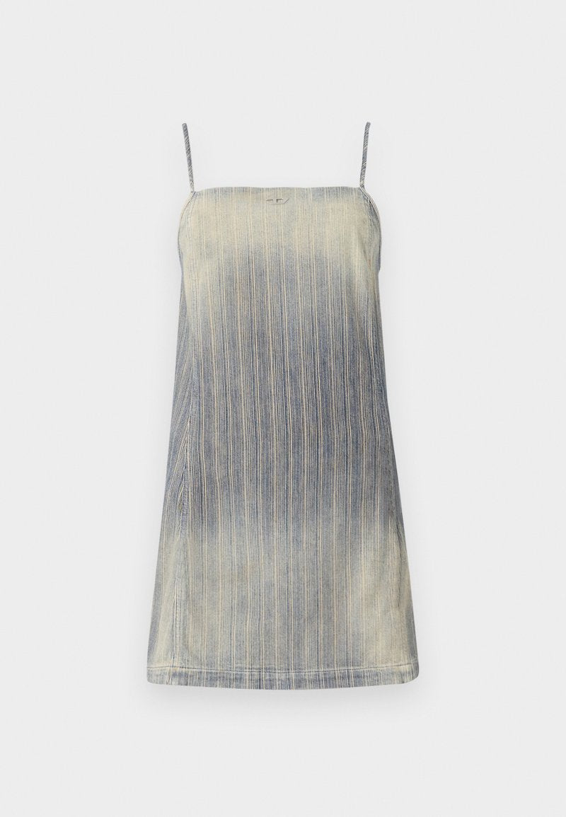 Jeanskleid mit dünnen Spaghettiträgern, einem verlaufenden Textilmuster in Blau und Beige sowie einem geraden Saum.