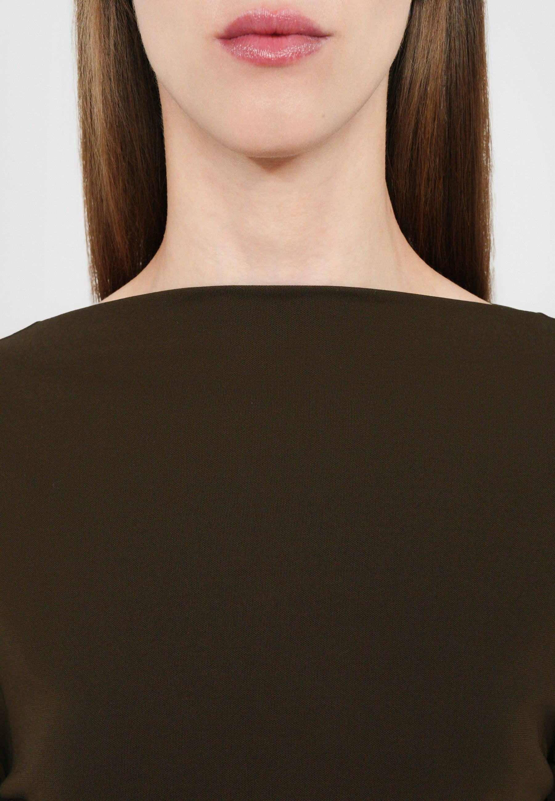 CLOSED SLIT DETAIL