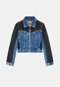 Kurze Jeansjacke in verschiedenen Blautönen, mit Reißverschluss, zwei Fronttaschen und klassischem Kragen. Glatte Textur mit kontrastierenden Einsätzen.