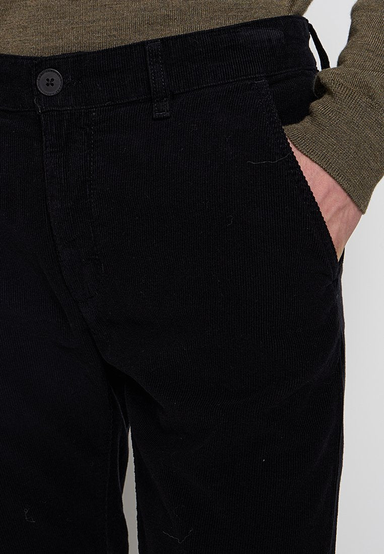 REGULAR FIT  Media 5