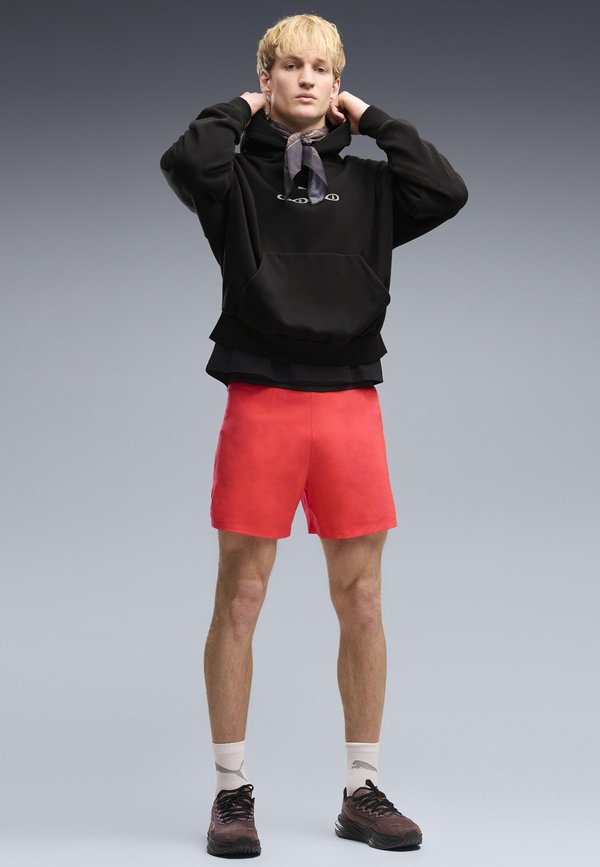 Puma RUN CULTURE COLLECTIVE BOXY HOODIE - Hoodie - black