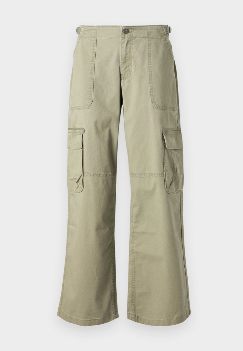 Khakifarbene Cargo-Hosen mit entspannter Passform, ausgestattet mit zwei Seitentaschen, einem vorderen Knopfverschluss und weiten Beinen. Baumwollstoff mit glatter Textur.