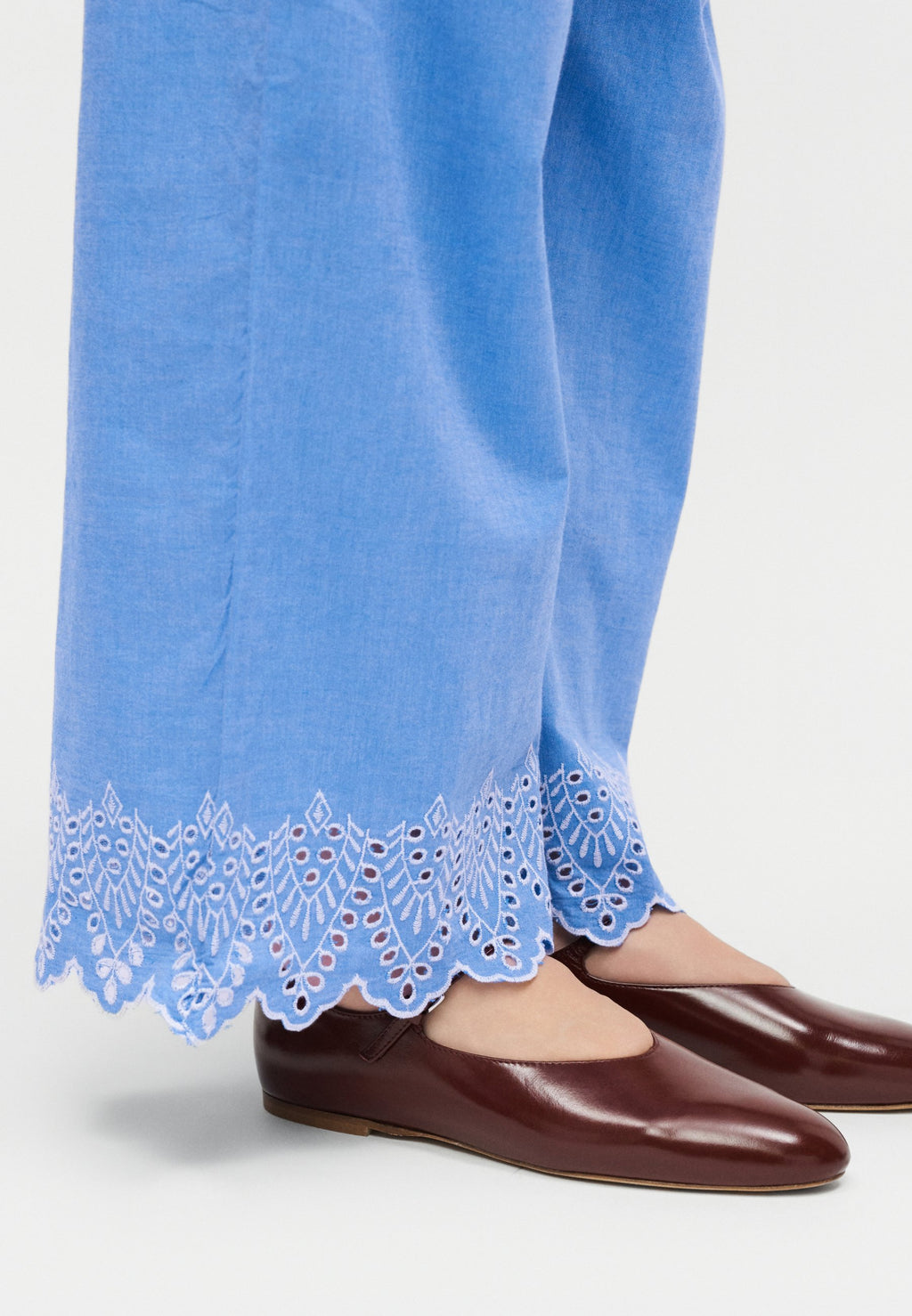 CARPAULA PULL UP PANT Media 6