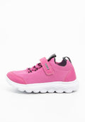 Kinder Sneaker in Pink aus Strick mit weißer Sohle, schwarzen elastischen Schnürsenkeln und einem rosa Klettverschluss mit dem Aufdruck "Geox."