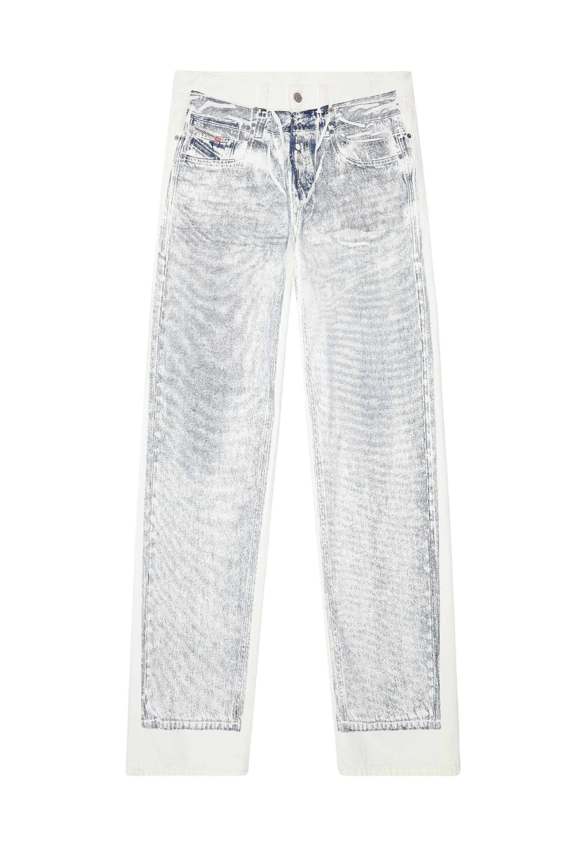 Helle blaue Denim-Jeans mit einem weißen Bund und weißen Seiten, die mit einem verblassten Finish und einem traditionellen Fünf-Taschen-Design ausgestattet sind.