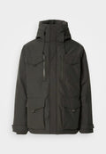 Schwarze isolierte Jacke mit hohem Kragen, verstellbarem Kapuzenschild, mehreren Fronttaschen und Reißverschlussverschlüssen. Robuster, glatter Stoff mit mattem Finish.