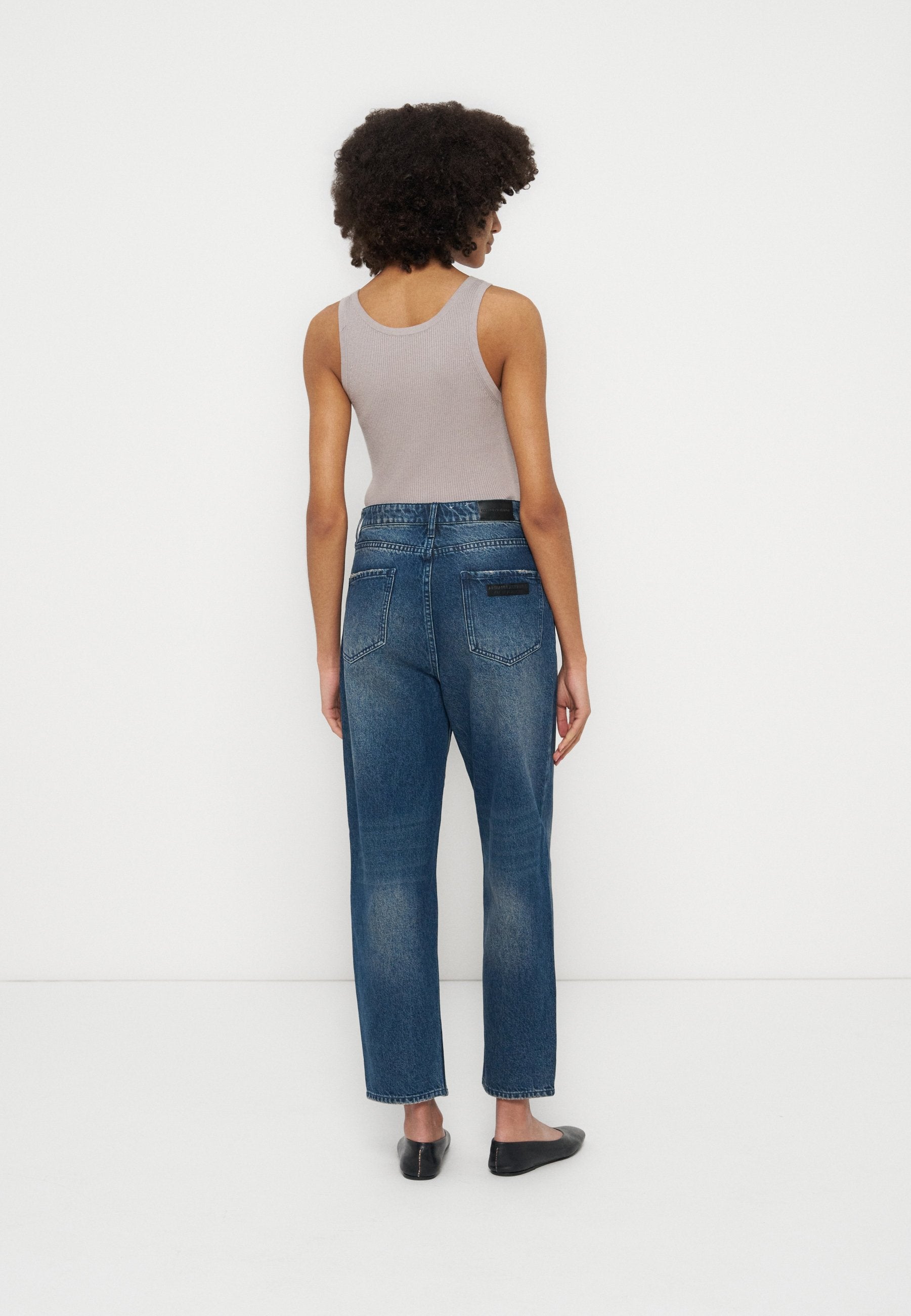 Armani Exchange Mom Jeans Media 2