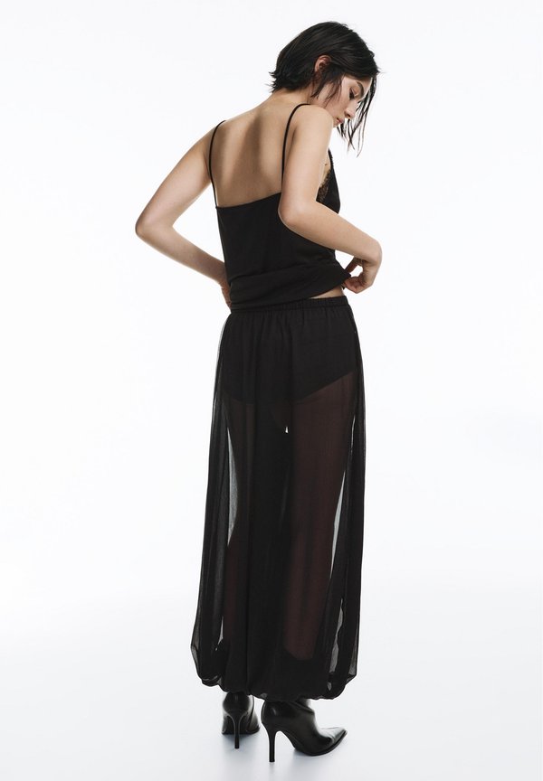 PULL&BEAR SAROUEL