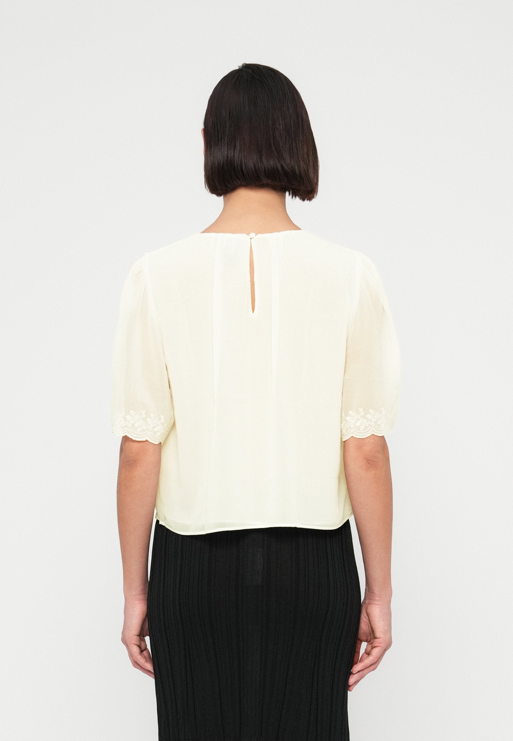 GAP SCOOP BUTTON BACK