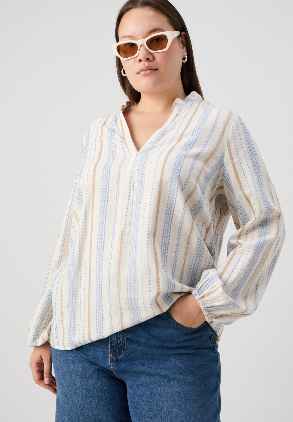 CARCAMELLIA LIFE V NECK Media 5