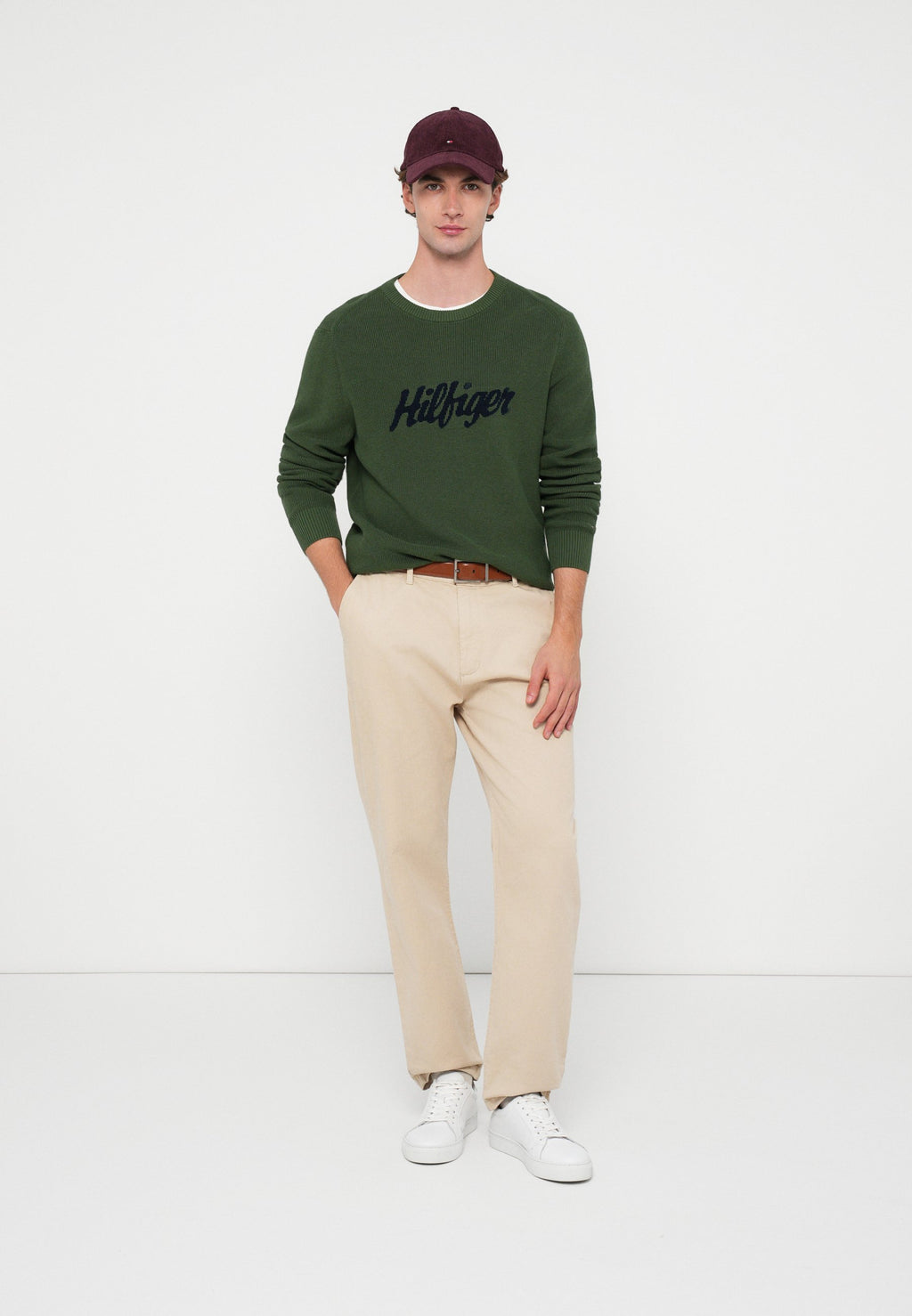 SEASONAL GRAPHIC C NECK Media 2