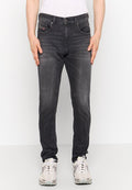 Dunkelgraue Jeans aus Denim mit slim fit, ausgestattet mit Vordertaschen, dezentem Verblassen und einem kleinen Logo-Patch auf der linken Tasche.