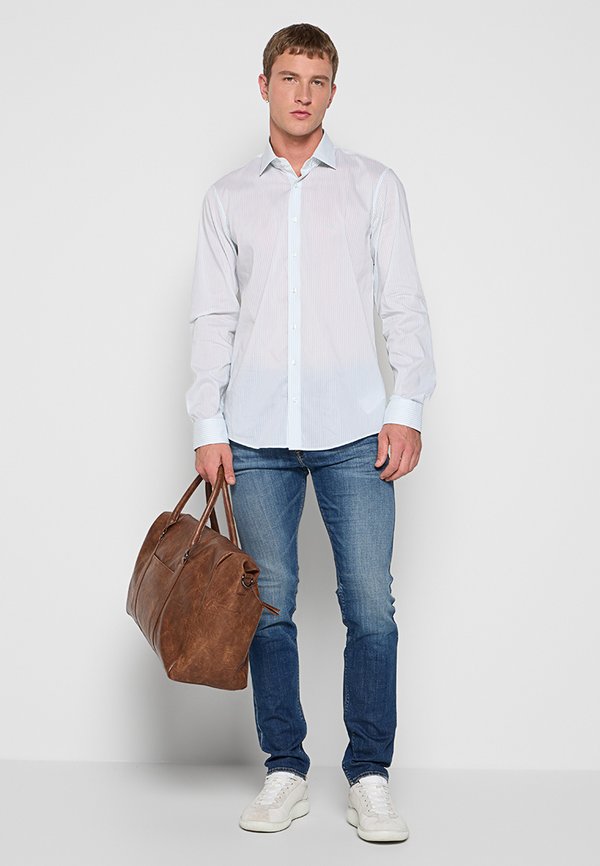 Calvin Klein REGULAR FIT