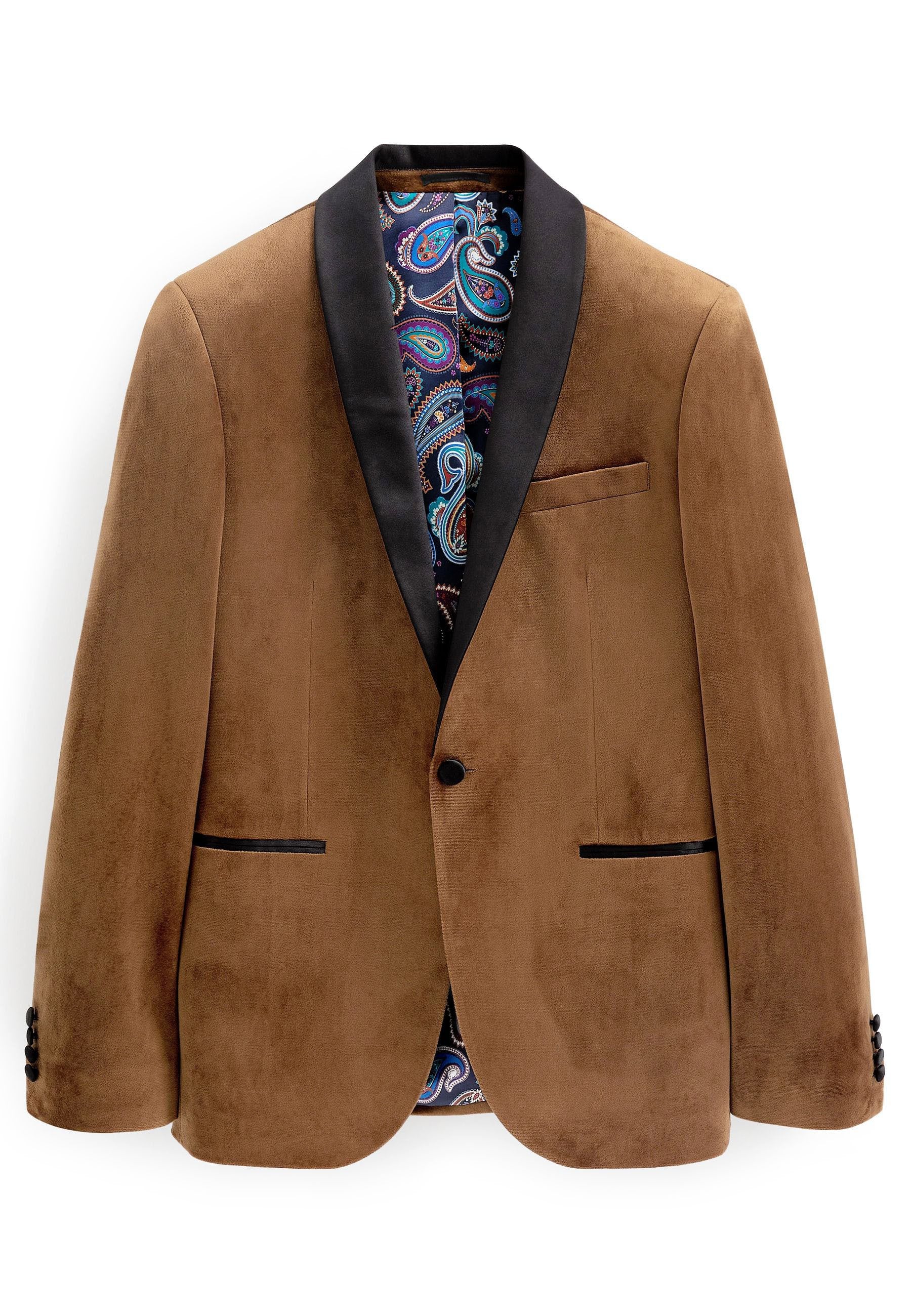 Brauner Samtblazer mit schwarzem Satin-Schalkragen, Ein-Knopf-Verschluss, seitlichen Taschen und bunt gemustertem Paisleylining, das innen sichtbar ist.