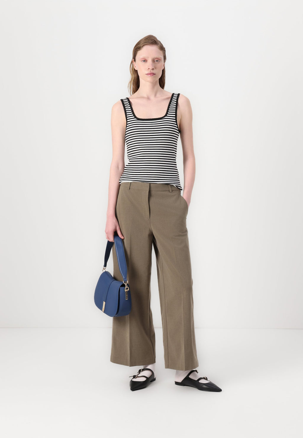 SLIM SQUARE TANK Media 2