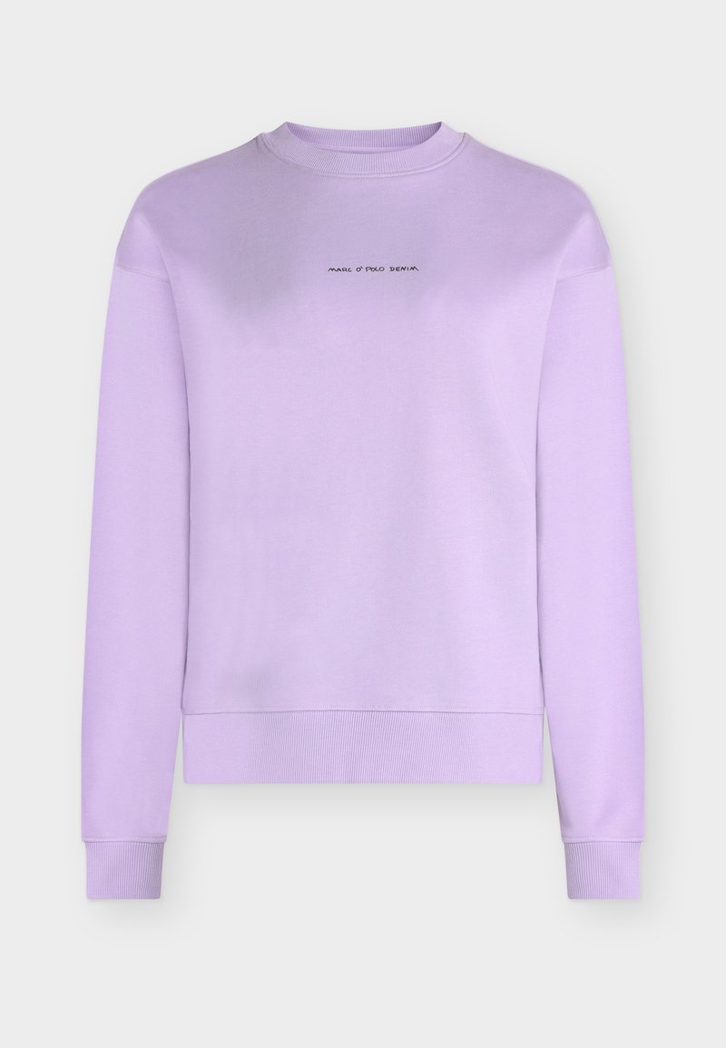 Fliederfarbenes Sweatshirt mit Rundhalsausschnitt und langen Ärmeln, mit gerippten Bündchen und Saum, versehen mit kleinem schwarzem "Marc O' Polo Denim" Schriftzug auf der Brust.