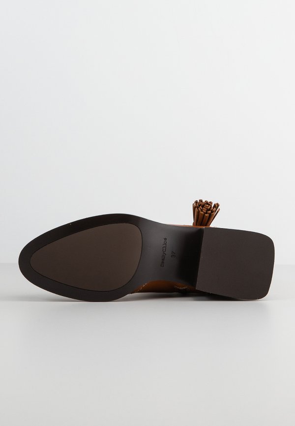 See by Chloé LORY