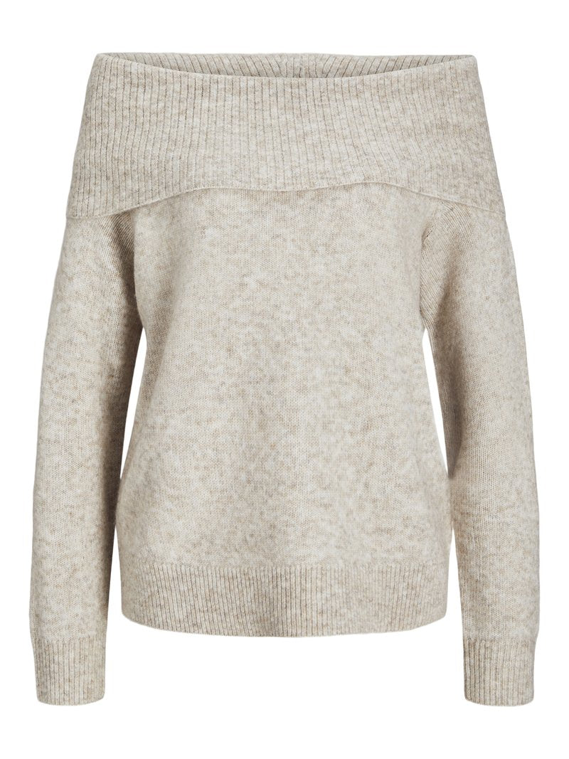 Beiger Schulterfreier Strickpullover mit weitem Rippenkragen, langen Ärmeln sowie gerippten Bündchen und Saum.