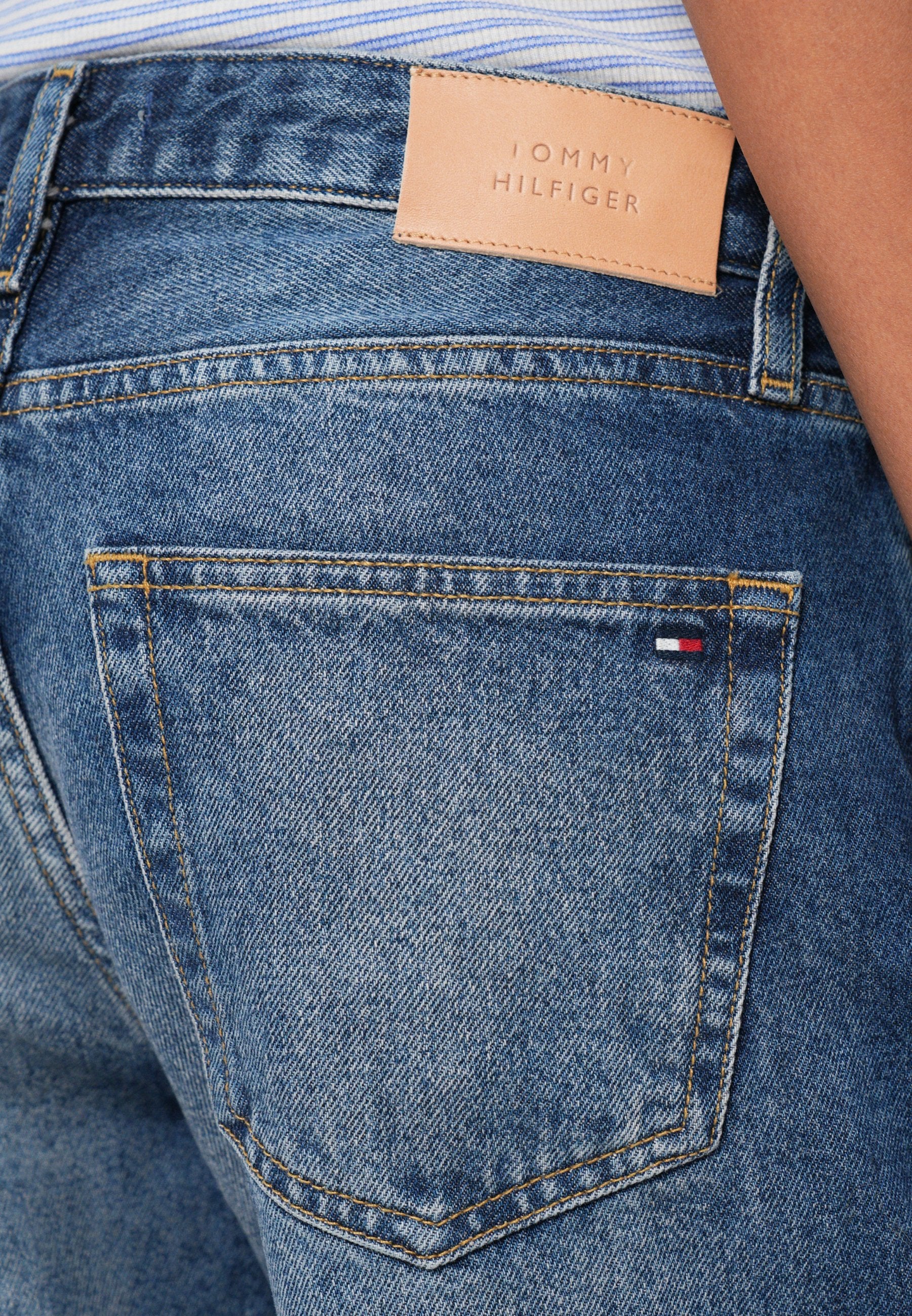 FADED MID RISE STRAIGHT LEG JEANS Media 6