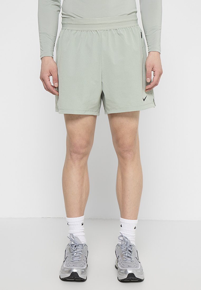 Nike Performance