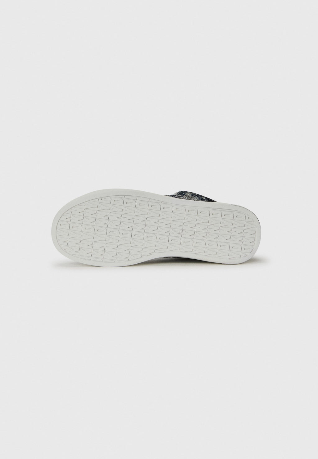 DKNY ABENI LACE UP SNEAKER