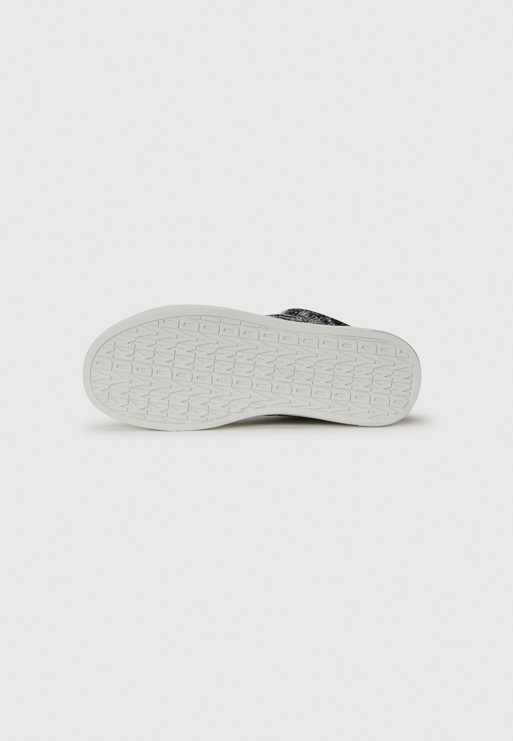 DKNY ABENI LACE UP SNEAKER