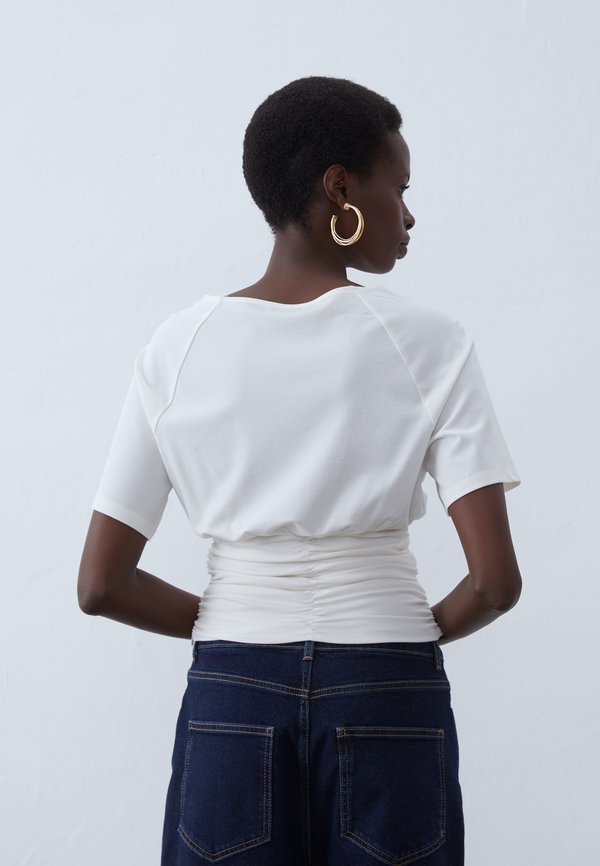 Anna Field TOP