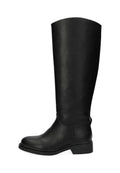 Schwarze, kniehohe Stiefel aus Leder mit runder Zehenform, flachem Absatz und glatter Textur; verfügt über eine Naht an der Seite und ein kleines Hardware-Detail.