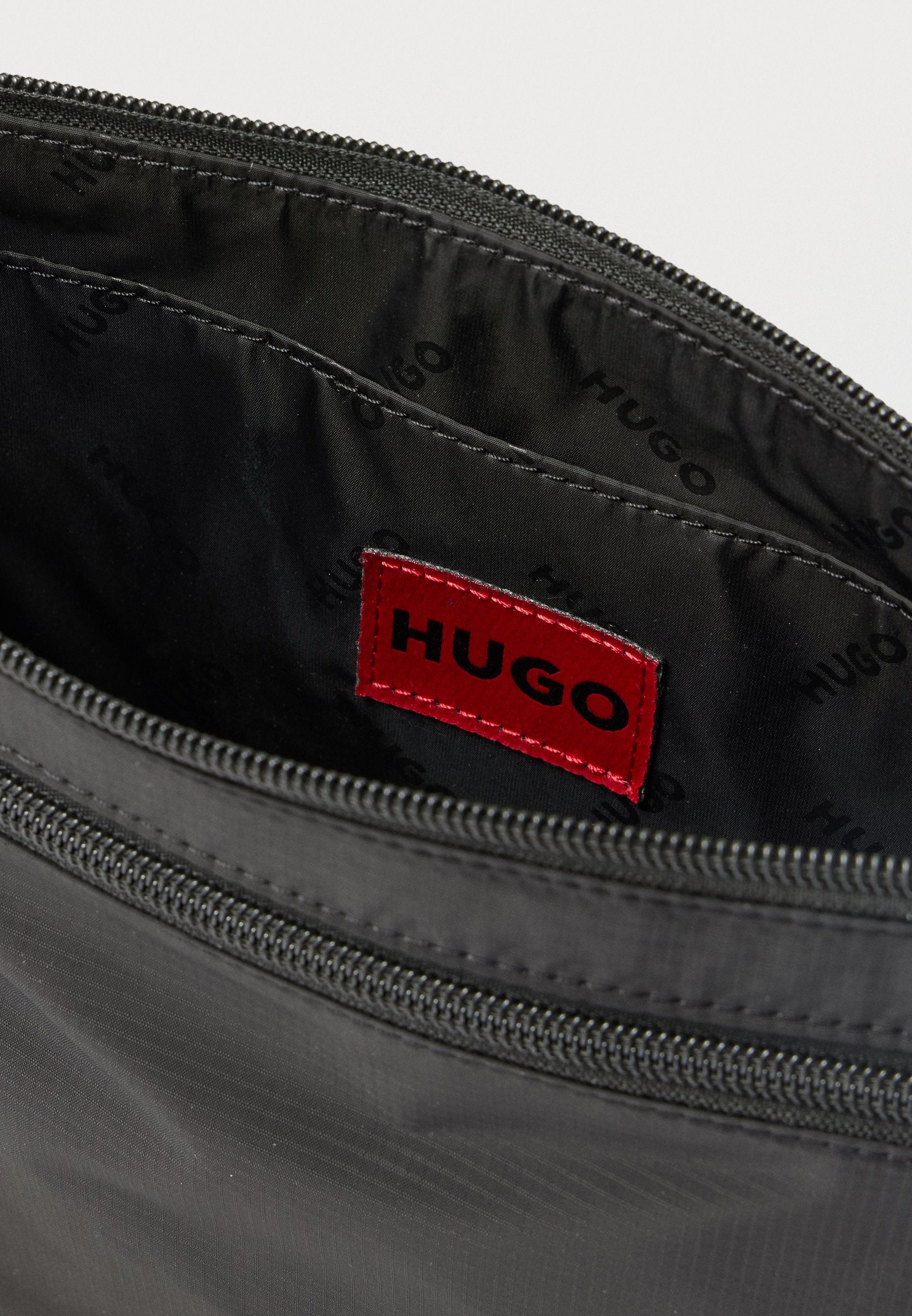 HUGO EVERETT MESSENGER