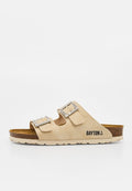Beige Slide-Sandale mit zwei verstellbaren Schnallen, besetzt mit Strasssteinen und einem Korkfußbett, beschriftet mit BAYTON und einem Ankersymbol.