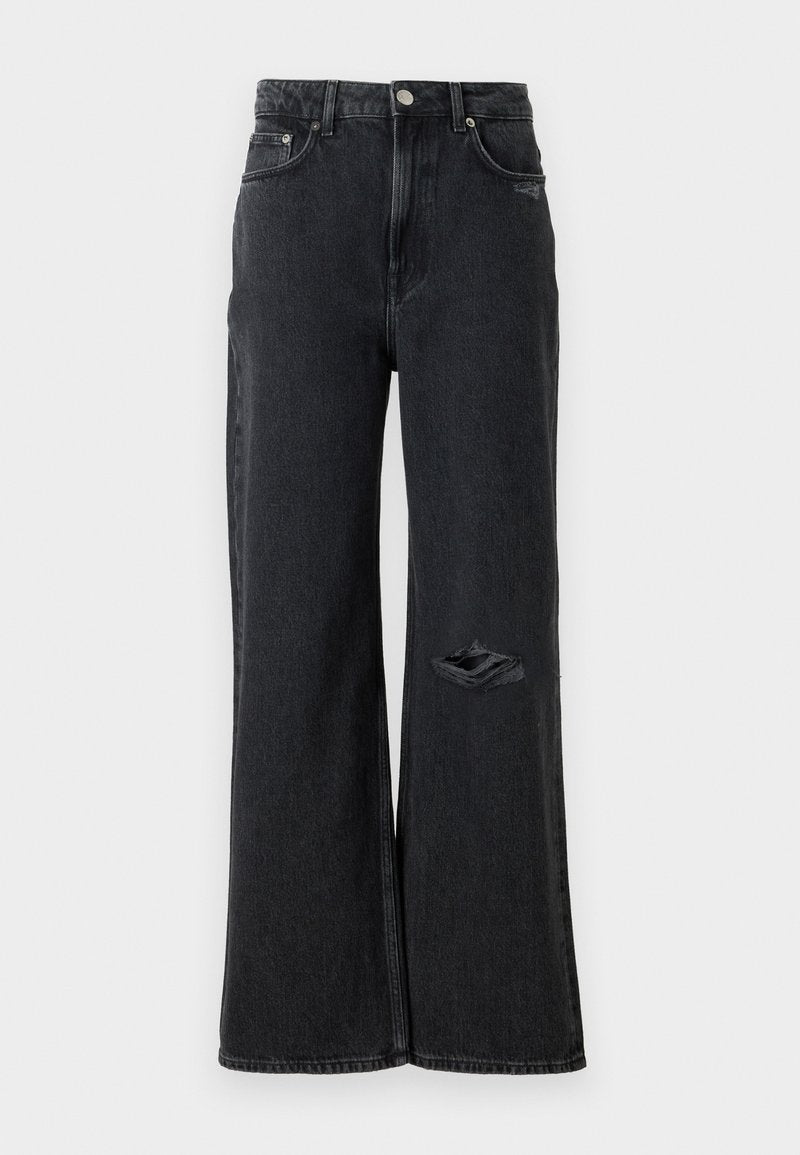 SHELLY JEANS Media 1