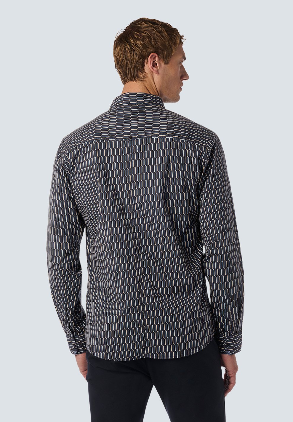STYLISH WINTER WITH DYNAMIC ALL-OVER PATTERN Media 4