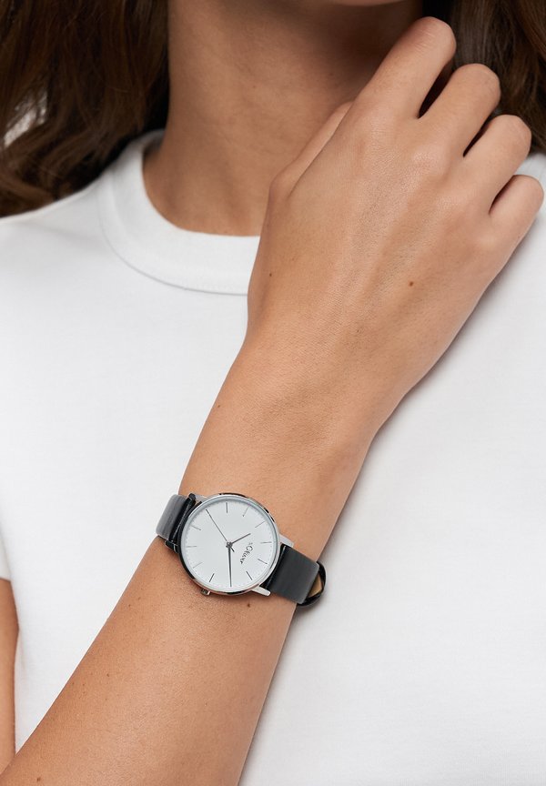 s.Oliver MODERN BASICS - Watch - schwarz