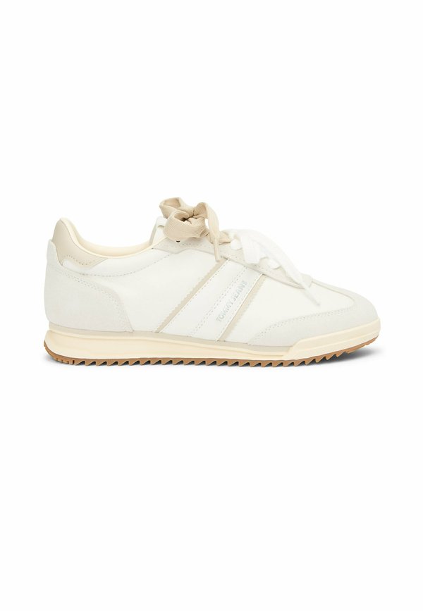 Tommy Jeans LOW PROFILE SERRATED
