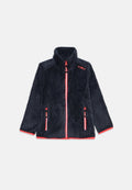 Marineblaue Fleecejacke mit hohem Kragen, kontrastierendem roten Reißverschluss und Besatz, zwei seitlichen Reißverschlusstaschen und auf der Brust gesticktem Logo.
