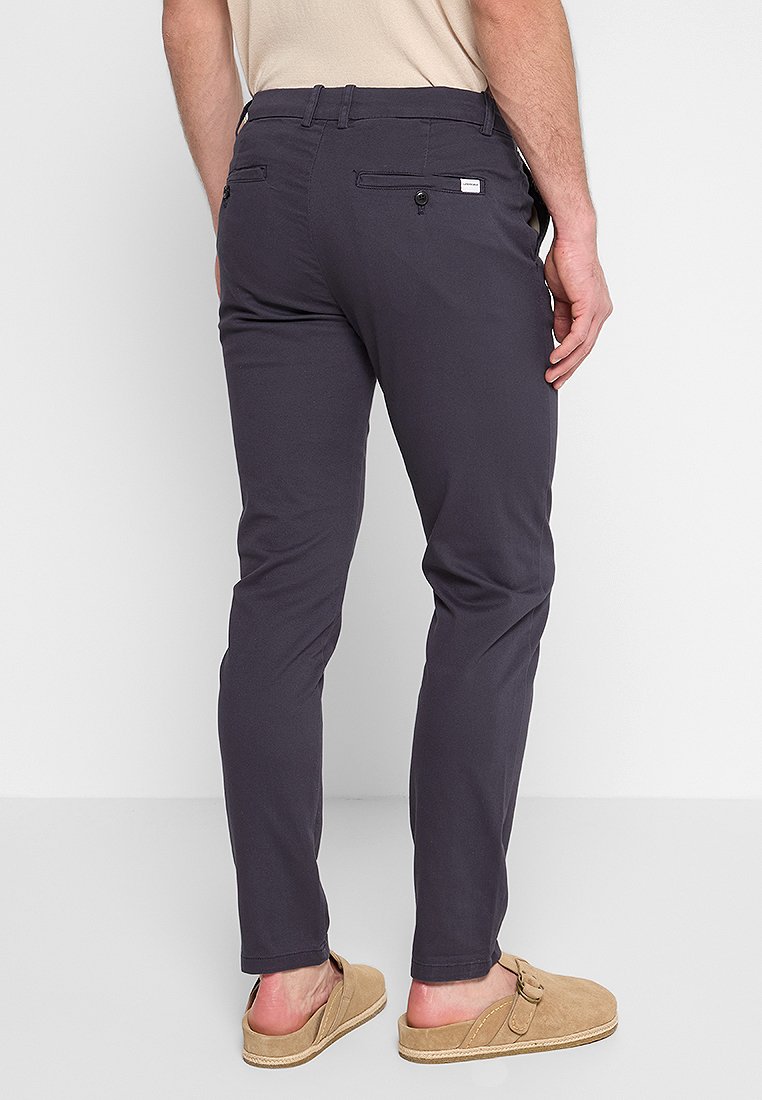 SLIM FIT Media 3