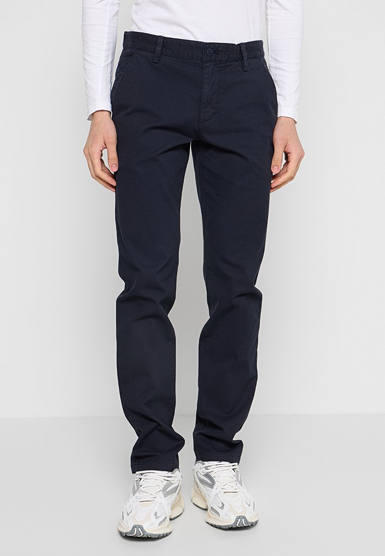 Marc O'Polo Chino Media 1