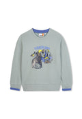 Hellgrüner Sweatshirt mit gerippten Bündchen und Saum. Gebehaltet ein illustriertes Bären- und Bergmotiv, mit blauem "TIMBERLAND"-Text.