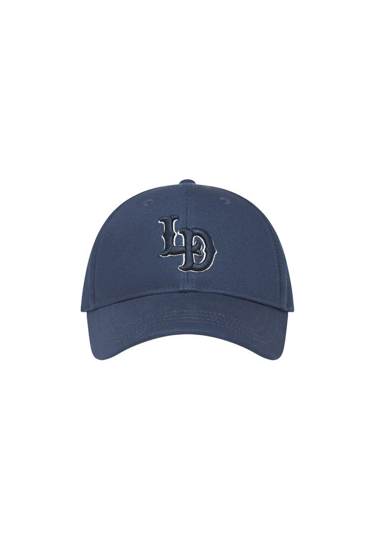 Marineblaues Basecap mit gebogenem Schirm und gesticktem "LB"-Logo in Weiß und Grau. Hergestellt aus strapazierfähigem Stoff mit einer strukturierten Oberfläche.