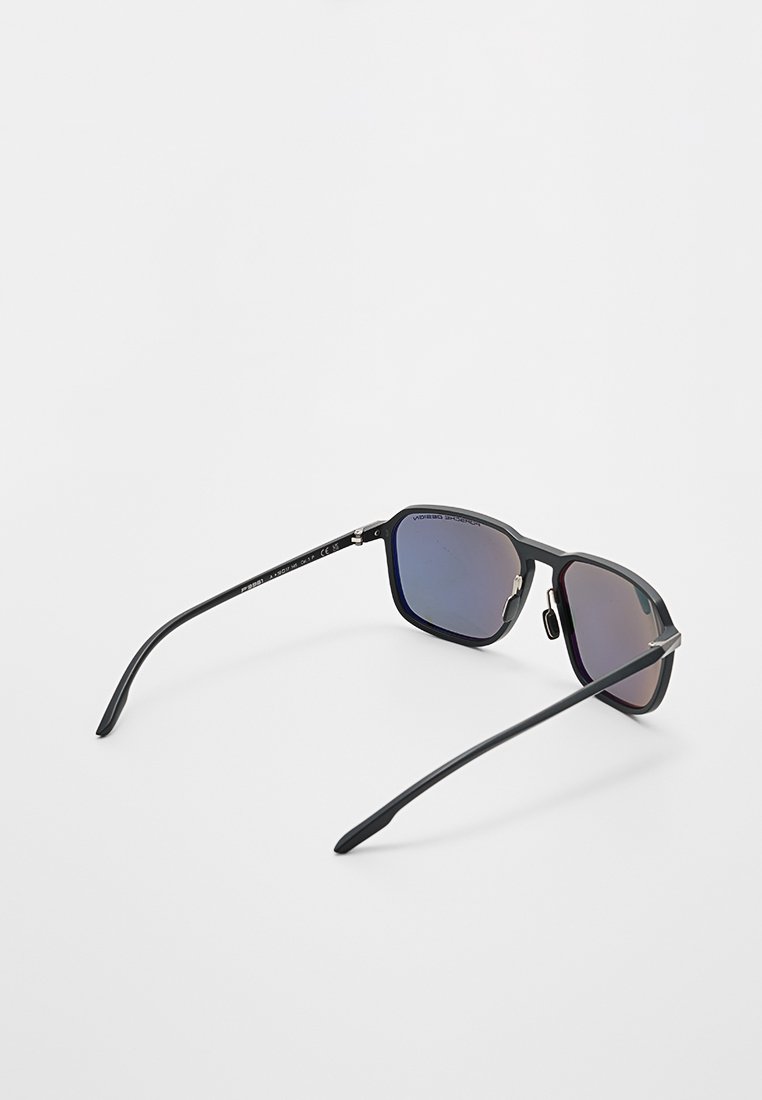 Porsche Design P8961