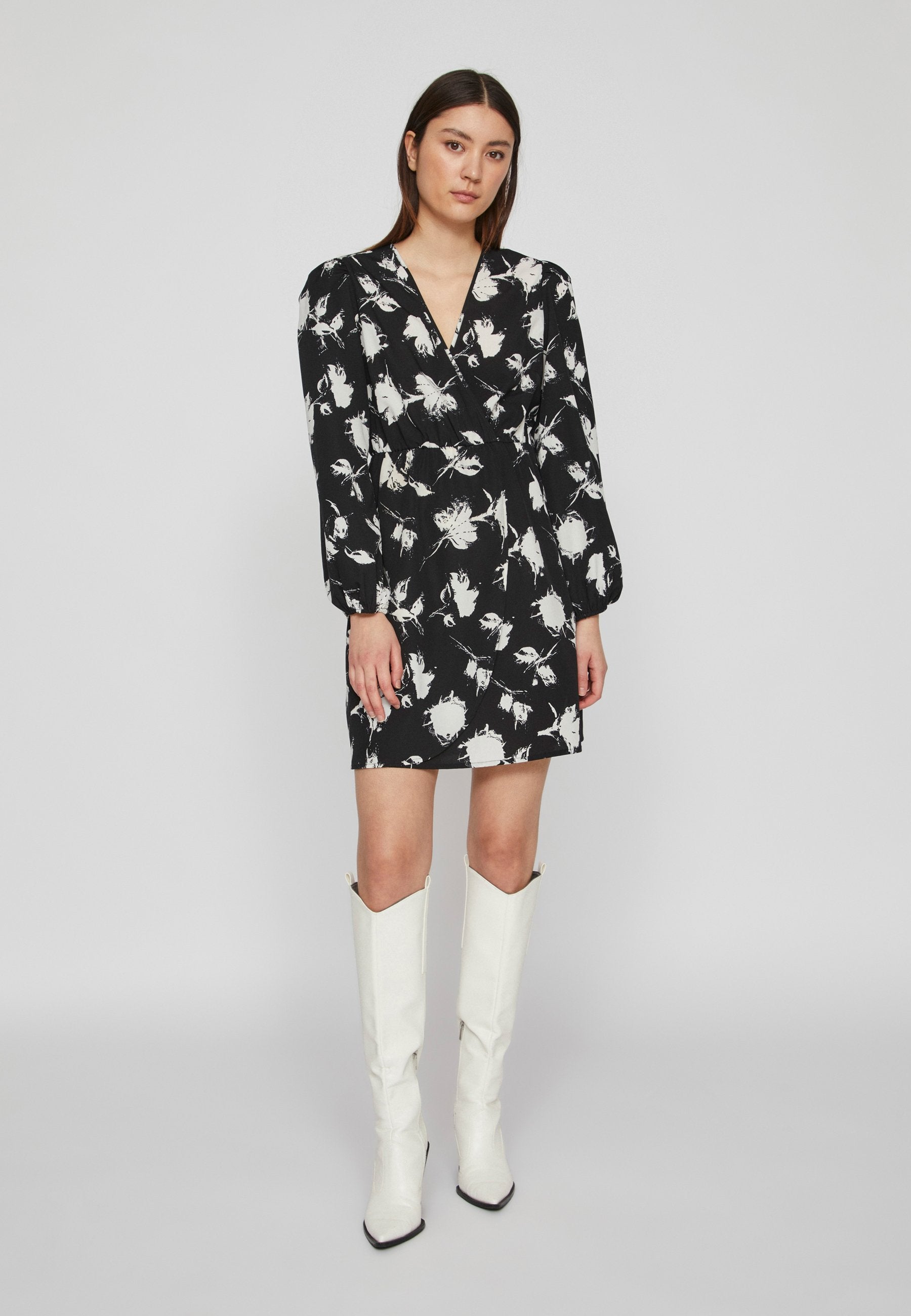 VILA VIVILLA SHORT WRAP DRESS