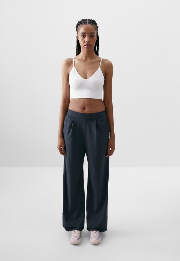 Nike Sportswear PANT  - Tracksuit bottoms - black