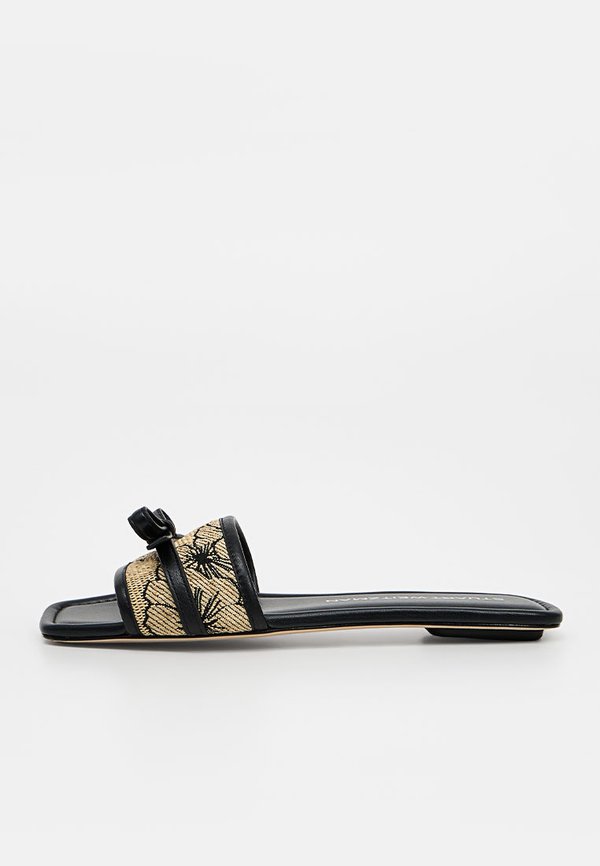 Stuart Weitzman FELICITY