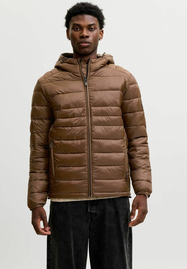 Jack & Jones JJEKINGSLEY LIGHT PUFFER HOOD NOOS - Winter jacket - cocoa