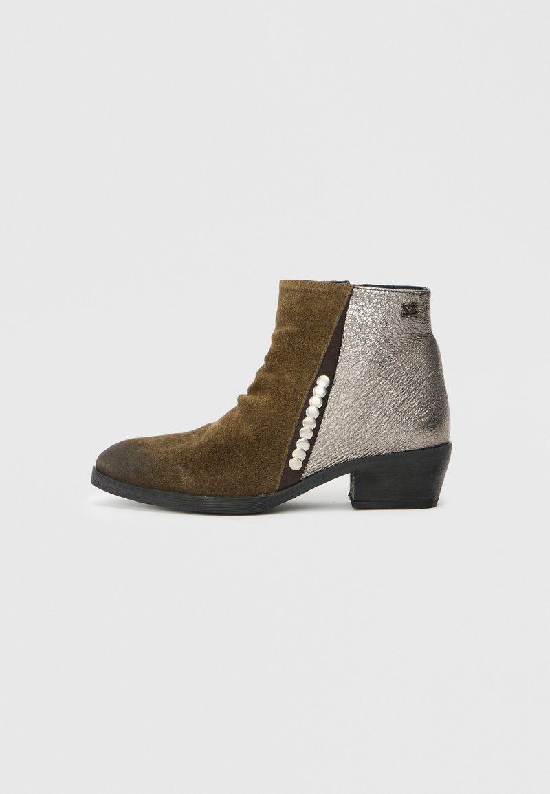 Lazamani Ankle Boot Media 1