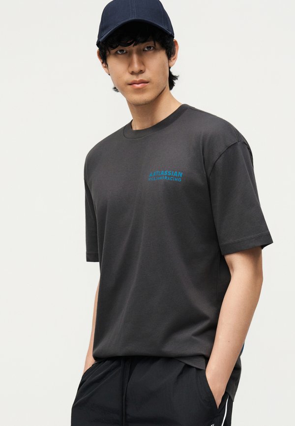 Hollister Co. BOXY F1 WILLIAMS TEE